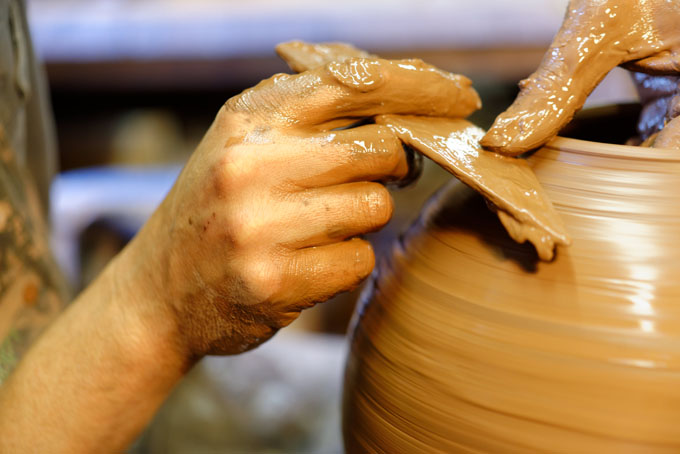 Douglas Fitch Hollyford Pottery 2014. Throwing a large jug