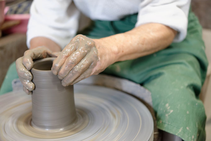 Tozan Kimura, the 17th generation of his family to head the Tokeido Pottery in Imbe, Okyama Prefecture, the centre of Bizen Yaki pottery manufacture.  After a rather awkward discussion, since he speaks virtually no English and I no Japanese he stopped what he was doing and made 3 pots to so us how he works.   