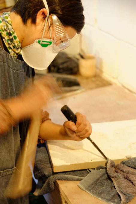 Akiko Hirai - with her apprentice Yasuko Tang. London 2014. In Akiko’s studio in North London.