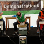 Earth and Fire, Rufford Abbey 2014. Potters Games: Blindfold throwing with Eddie Curtis, Stefan Bang and Sigerd Boehmer