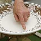 Laurence McGowan decorating a plate